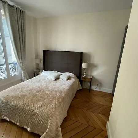 Champs-elysees Elegance Apartment