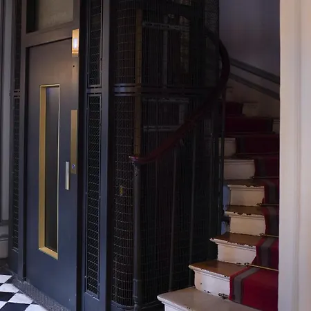 Elegance And Parisian Charm Tuileries Apartment