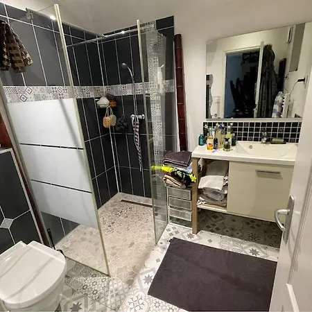 Apt In Central Apartment