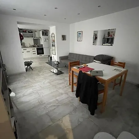Apt In Central *