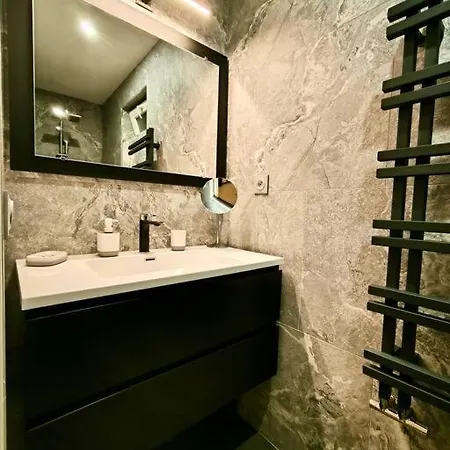 Montmartre En Rez-de-jardin Appartement