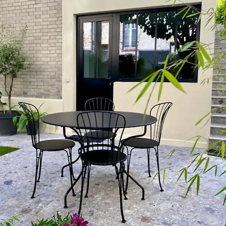 Appartement Montmartre En Rez-de-jardin Parijs