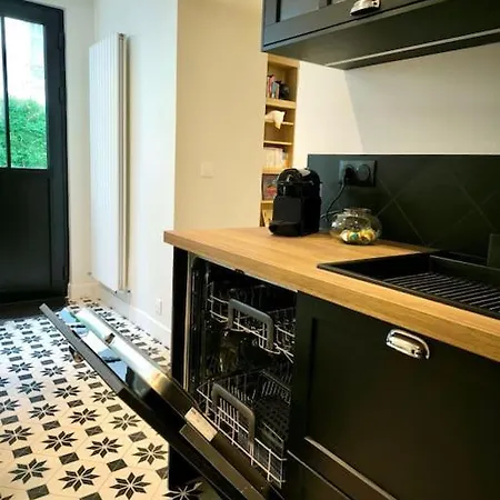 Montmartre En Rez-de-jardin * Parijs