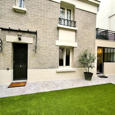 Appartement Montmartre En Rez-de-jardin *