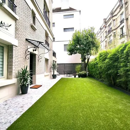 Appartement Montmartre En Rez-de-jardin Parijs