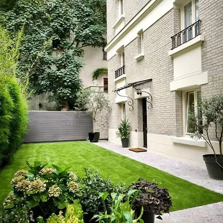 Montmartre En Rez-de-jardin * Parijs