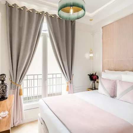 Merveil Signature - Hoche - Eiffel Tower View Apartment Paris