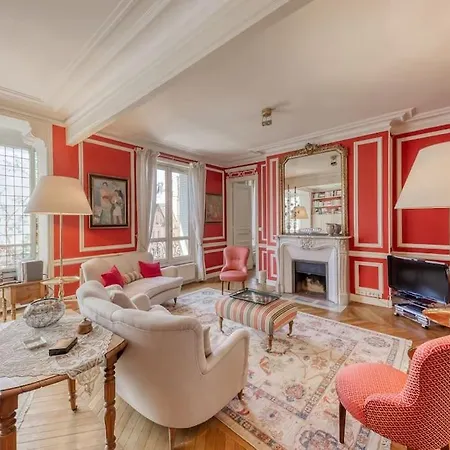 De La Belle Epoque- Notre-dame Apartment Paris