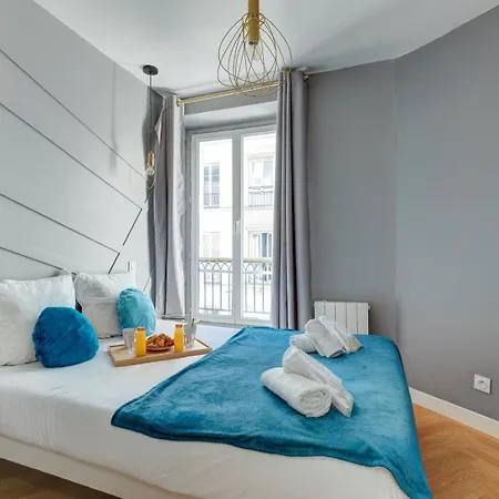 223 Rothschild - Superb In Apartment *