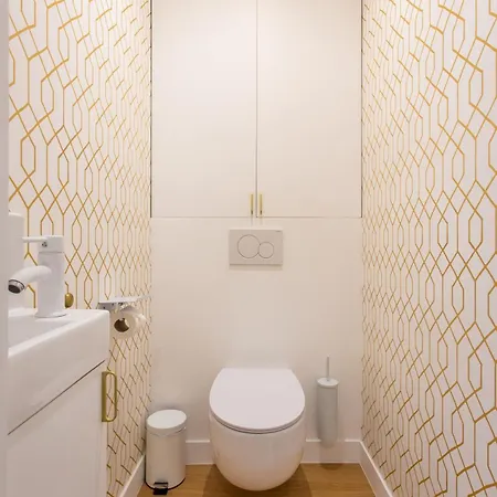 Beautiful - 4br 10p - 9th Arrondissement Of Apartment