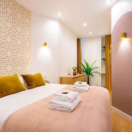 Beautiful - 4br 10p - 9th Arrondissement Of