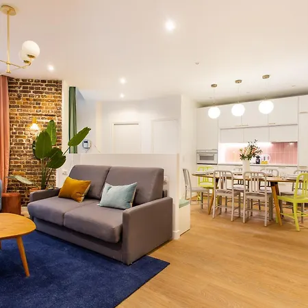 Beautiful - 4br 10p - 9th Arrondissement Of *