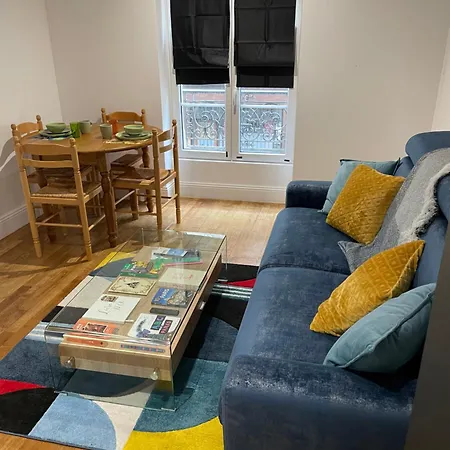 18 Montmartre Apartment Paris