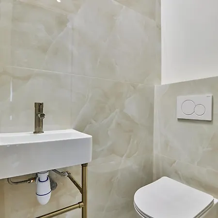 Sublime Air-conditioned Center Of Apartment