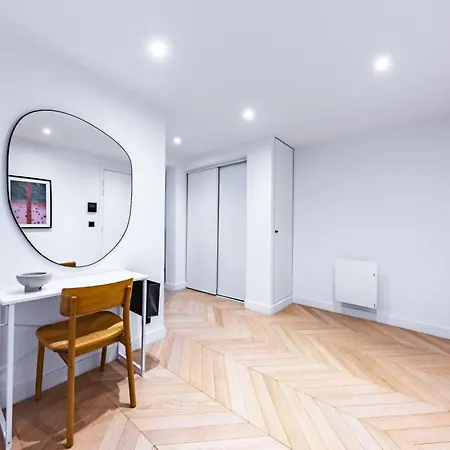 Brand New 3 Bedrooms Facing Madeleine/st Honore * Paris