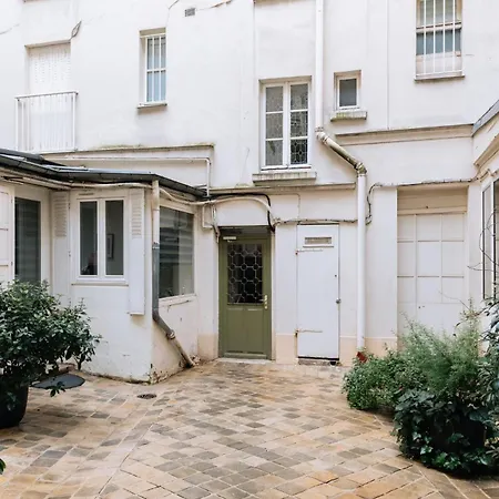 Апартаменты Modern 1 Bedroom Near Eiffel Tower