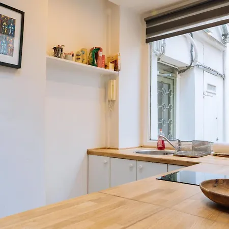 Апартаменты Modern 1 Bedroom Near Eiffel Tower Париж