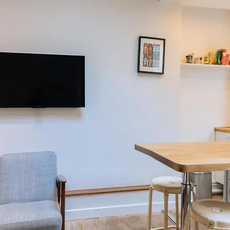 Modern 1 Bedroom Near Eiffel Tower