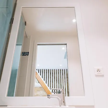 Modern 1 Bedroom Near Eiffel Tower Апартаменты Париж