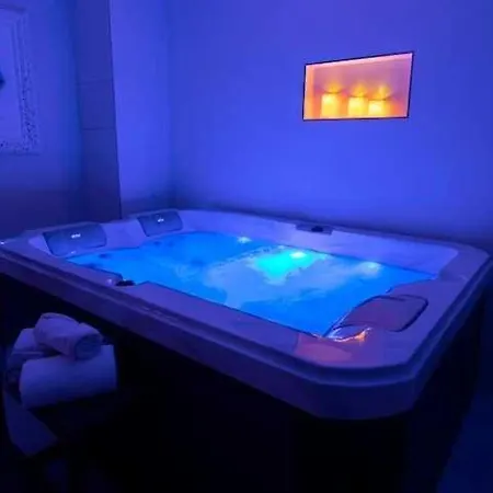 Intimate With Air Conditioner & Jacuzzi 2br 6p Montmartre 公寓 巴黎