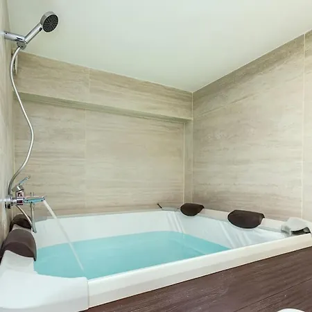 Avec Jacuzzi A Proximite Des Champs-elysees Apartment
