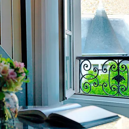 Hotel Renaissance Nobel Tour Eiffel 4*