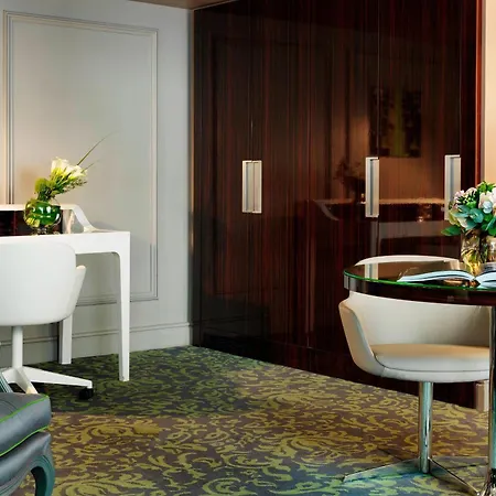 Hotel Renaissance Nobel Tour Eiffel 4*