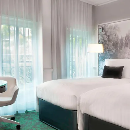 Renaissance Nobel Tour Eiffel Hotel