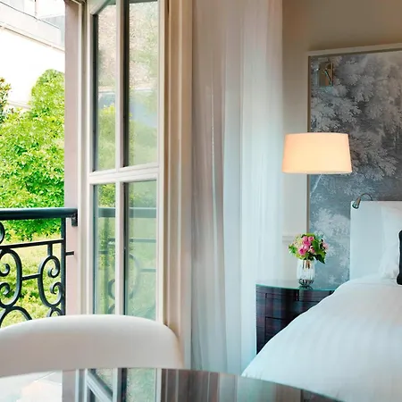 Renaissance Nobel Tour Eiffel 4*