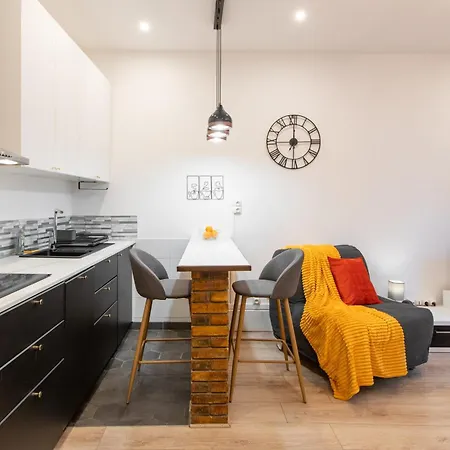 Апартаменты Cozy & Fully Equipped 5 Min Walk To Metro, Montparnasse Neighbourhood Париж