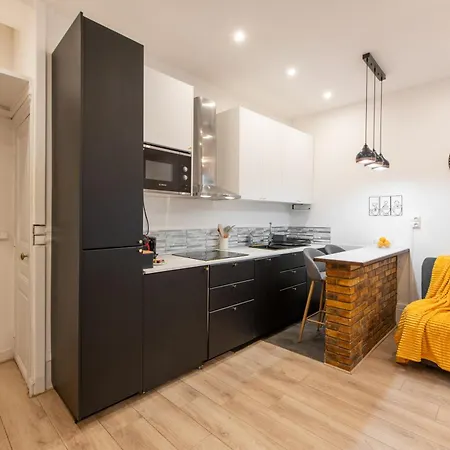 Апартаменты Cozy & Fully Equipped 5 Min Walk To Metro, Montparnasse Neighbourhood