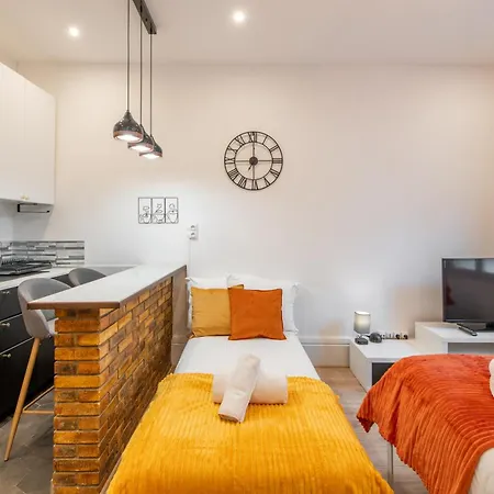 Апартаменты Cozy & Fully Equipped 5 Min Walk To Metro, Montparnasse Neighbourhood *