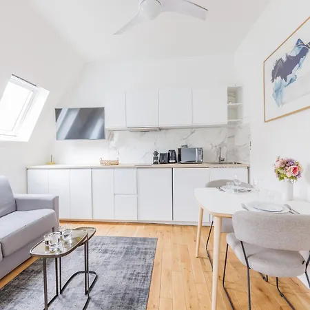 Cosy Etoile Friedland Paris