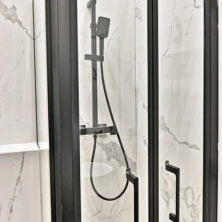 Apartment Chic In Paris- Iii *