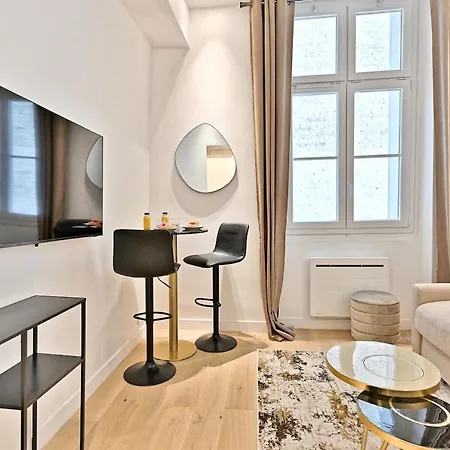 Chic In Paris- Iii *