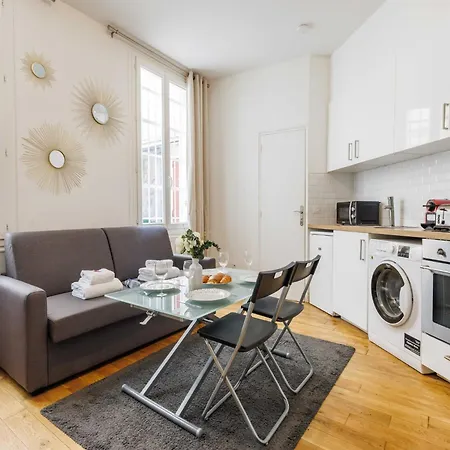 Lovely Near Eiffel Tower Apartment