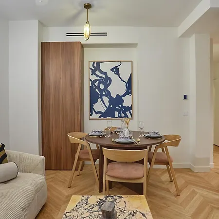 Sublime Air-conditioned Center Of Apartment