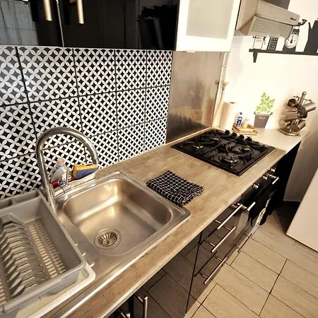Warm And Comfortable In Montmartre Apartment Paris