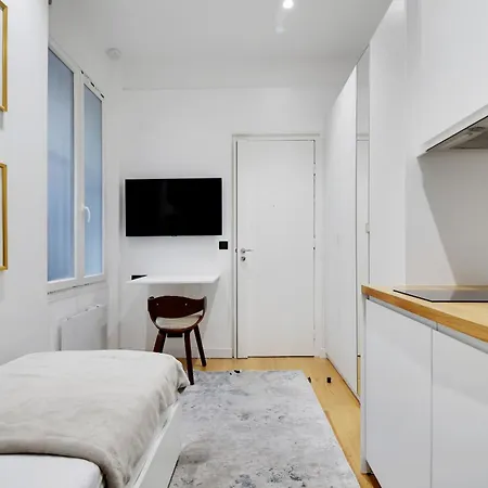 Pretty In Apartment *