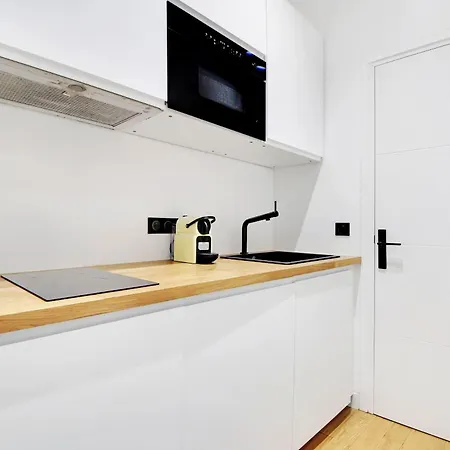Pretty In Apartment Paris