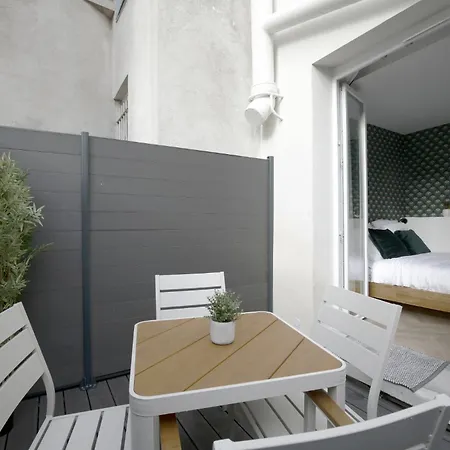 Chill-out On Private Patio In Vintage Masterpiece 아파트 *