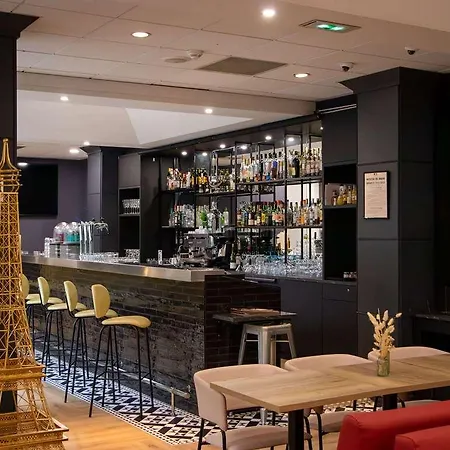 מלון Mercure Centre Tour Eiffel 4*