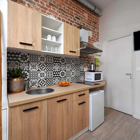 A Modern Situated Just A Few Steps From The Canal Saint Martin * Париж