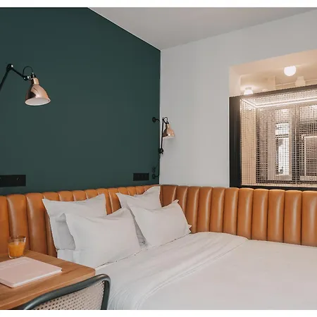 1.75 Le Charme Hotel