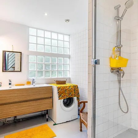 Appartement Guestready - Spacious Retreat Near Buttes-chaumont Parijs