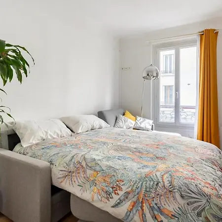 Apartment And Cozy Parisian