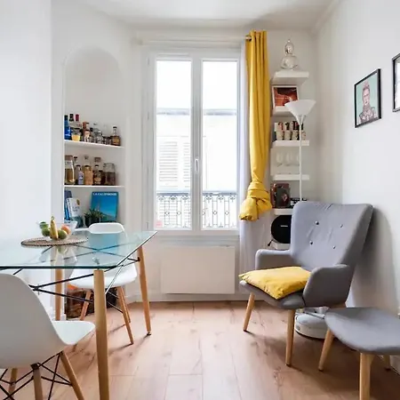 Apartment And Cozy Parisian