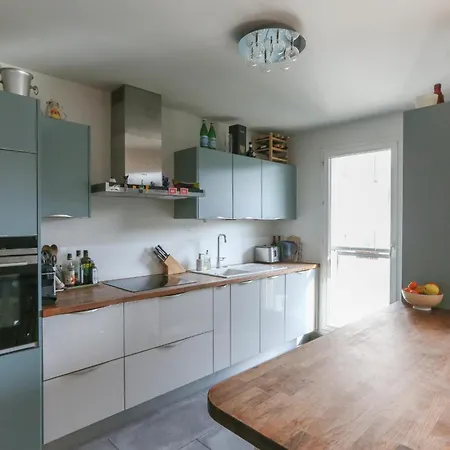 Family Of 102 M2 In The Heart Of The 19th * Париж