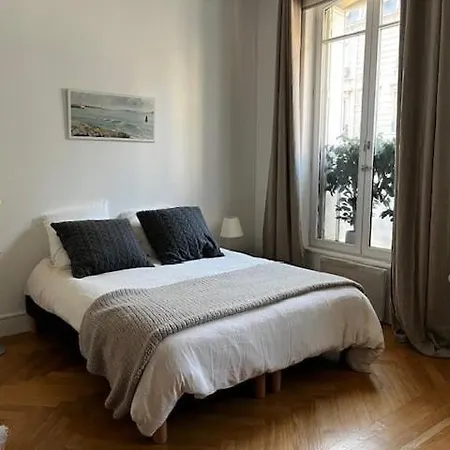 Guestready - Luxurious Charm Near Arc De Triomphe דירה פריז