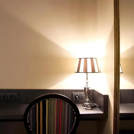 Le Montmartre Saint Pierre Hotel 3*